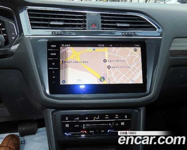 Volkswagen Tiguan Allspace 2023 — Фото 12/20