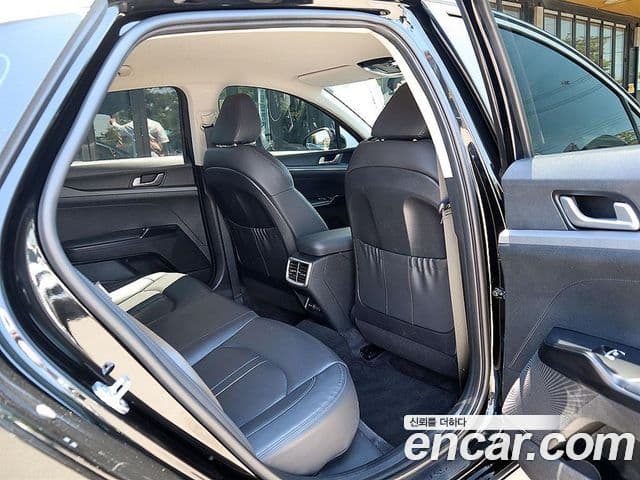 Kia K5 2022 — Şəkil 14/19