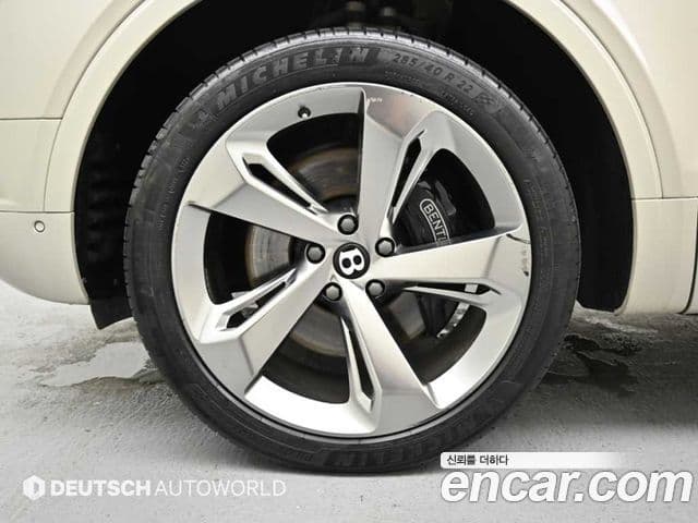 Bentley Bentayga 2018 — фото 4 из 20