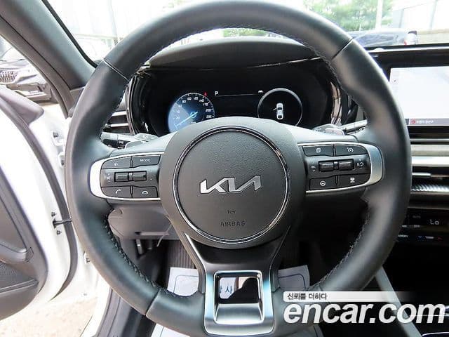 Kia K5 2023 — ფოტო 6/20