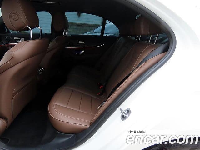 Mercedes-Benz E-Class 2023 — фото 5 из 20