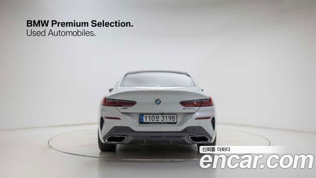 BMW 8 Series 2023 — Photo 12/20