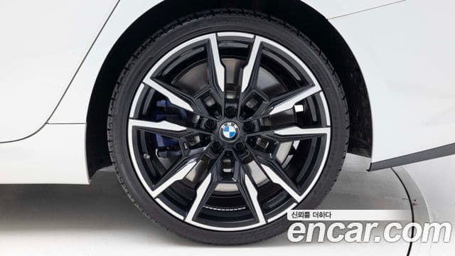 BMW 8 Series 2023 — Photo 19/20