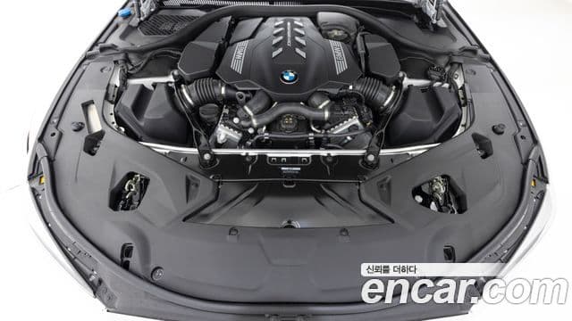 BMW 8 Series 2023 — Photo 20/20