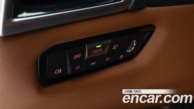 BMW 8 Series 2023 — Photo 8/20