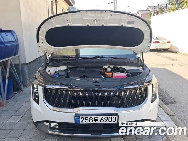 Kia Carnival 2024 — Şəkil 8/20