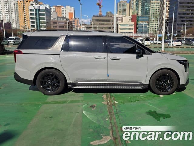 Kia Carnival 2024 — ფოტო 2/12