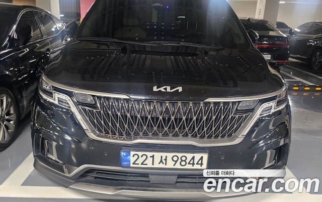 Kia Carnival 2023 — ფოტო 2/14