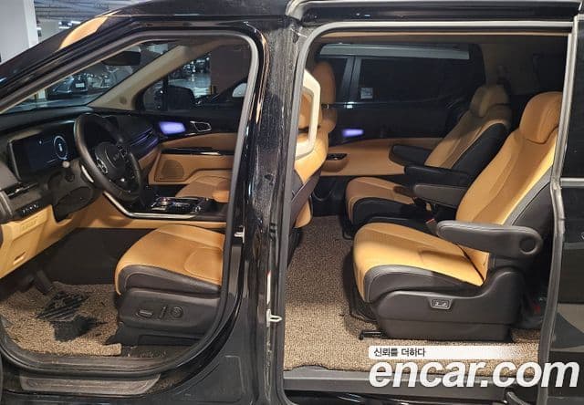 Kia Carnival 2023 — ფოტო 10/14