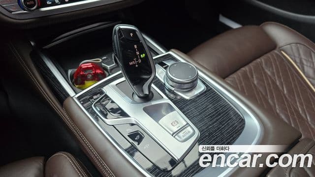 BMW 7 Series 2021 — ფოტო 9/20