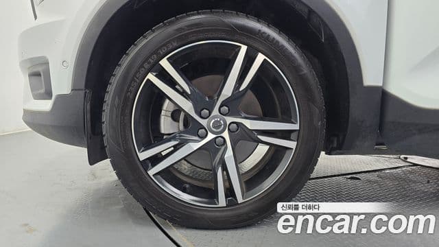 Volvo XC40 2019 — Şəkil 4/20