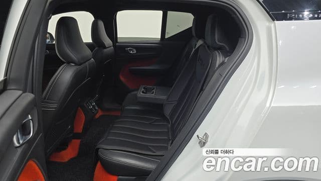 Volvo XC40 2019 — Şəkil 12/20