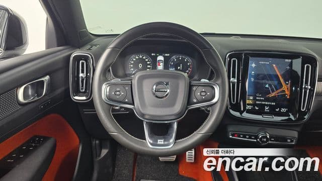 Volvo XC40 2019 — Şəkil 13/20