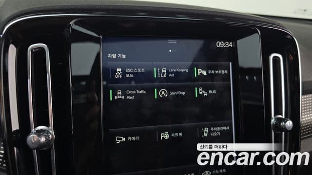 Volvo XC40 2019 — Şəkil 16/20