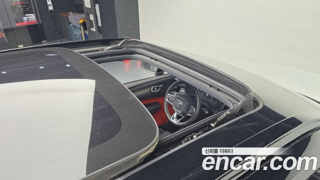 Volvo XC40 2019 — Şəkil 19/20