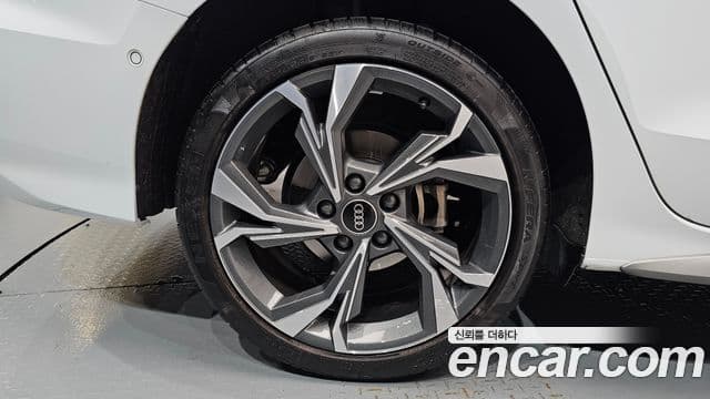 Audi A3 2023 — Photo 3/32