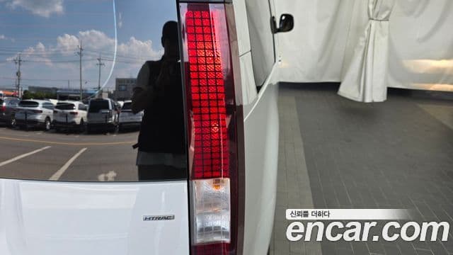Hyundai Staria 2021 — ფოტო 17/32