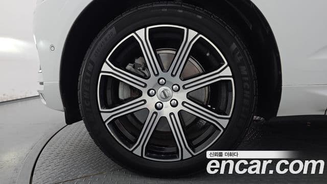 Volvo XC60 2018 — Şəkil 5/20