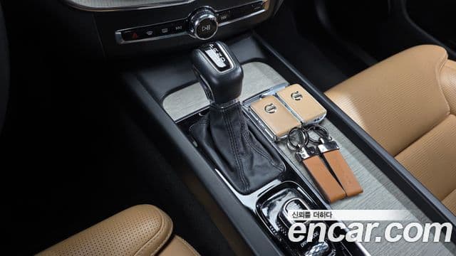 Volvo XC60 2018 — Şəkil 9/20