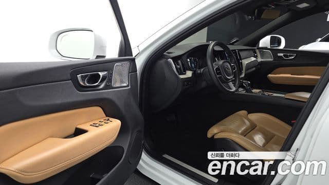 Volvo XC60 2018 — Şəkil 10/20