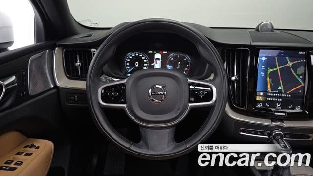 Volvo XC60 2018 — Şəkil 13/20