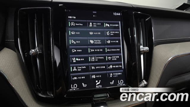 Volvo XC60 2018 — Şəkil 17/20