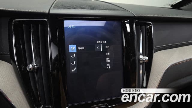 Volvo XC60 2018 — Şəkil 18/20