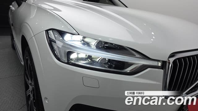Volvo XC60 2018 — ფოტო 16/36