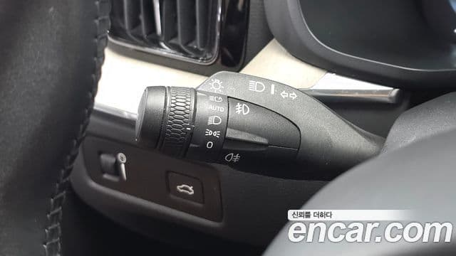 Volvo XC60 2018 — ფოტო 19/36