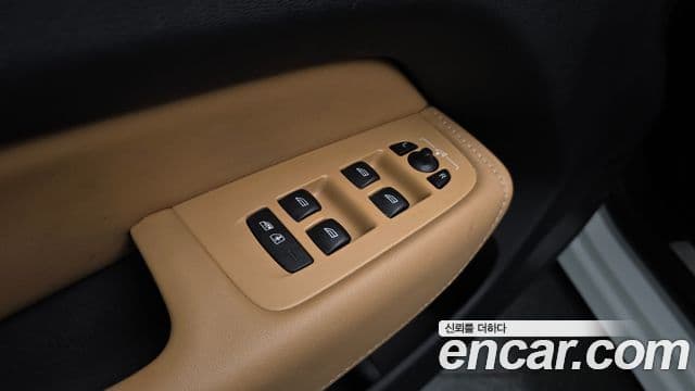 Volvo XC60 2018 — ფოტო 2/36
