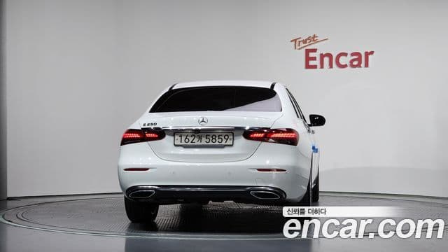 Mercedes-Benz E-Class 2021 — ფოტო 4/20