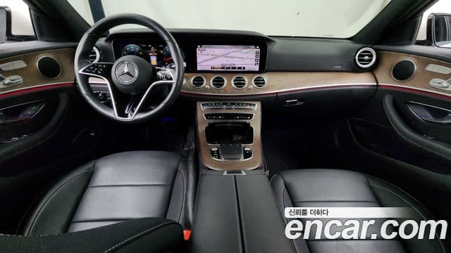 Mercedes-Benz E-Class 2021 — ფოტო 7/20