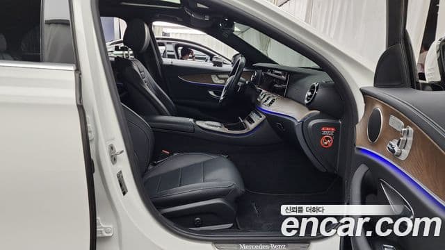 Mercedes-Benz E-Class 2021 — ფოტო 11/20