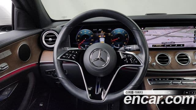 Mercedes-Benz E-Class 2021 — ფოტო 13/20