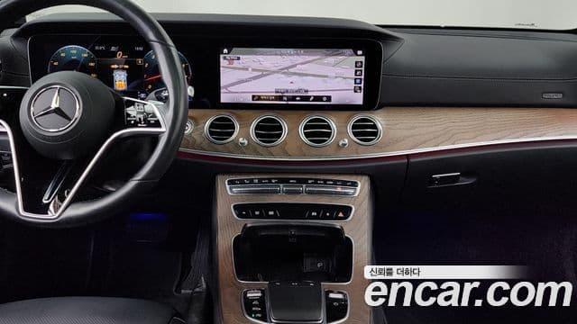 Mercedes-Benz E-Class 2021 — ფოტო 14/20