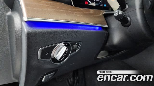 Mercedes-Benz E-Class 2021 — ფოტო 16/20
