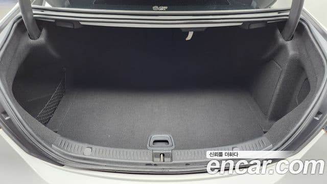 Mercedes-Benz E-Class 2021 — ფოტო 20/20