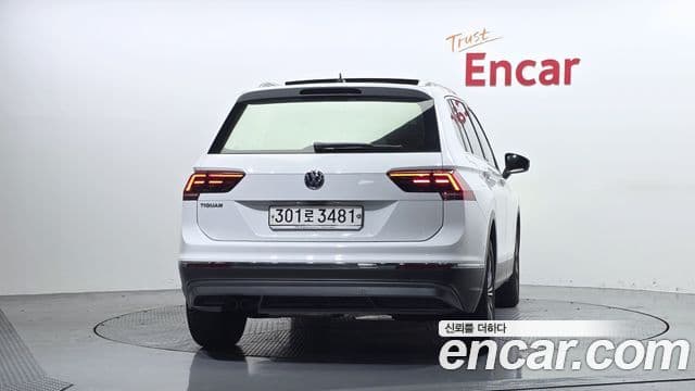 Volkswagen Tiguan 2020 — ფოტო 13/20