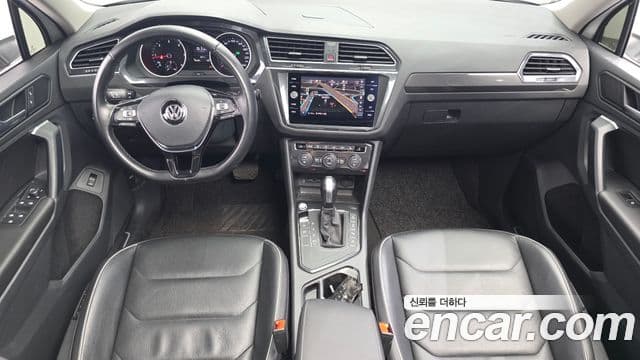 Volkswagen Tiguan 2020 — ფოტო 17/20