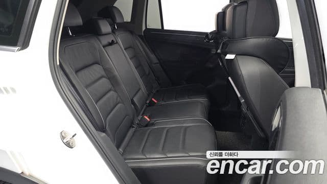 Volkswagen Tiguan 2020 — ფოტო 12/20