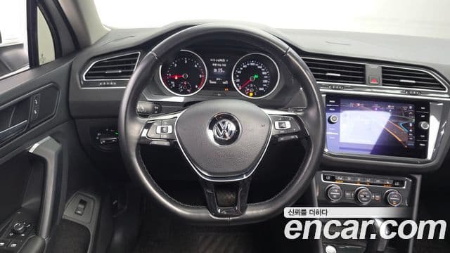 Volkswagen Tiguan 2020 — ფოტო 7/20