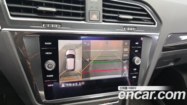 Volkswagen Tiguan 2020 — ფოტო 11/20