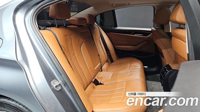 BMW 5 Series 2018 — Фото 11/20