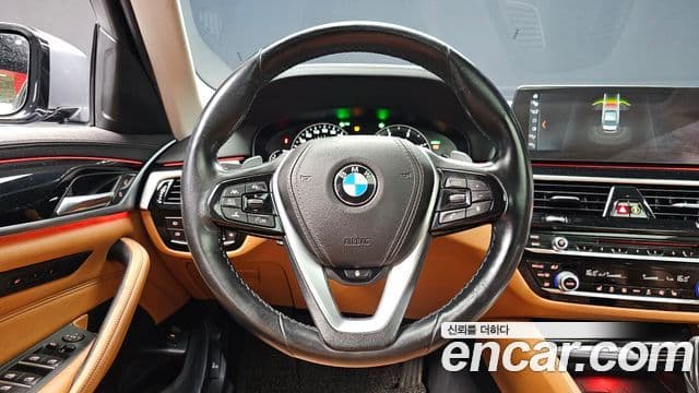 BMW 5 Series 2018 — Фото 12/20