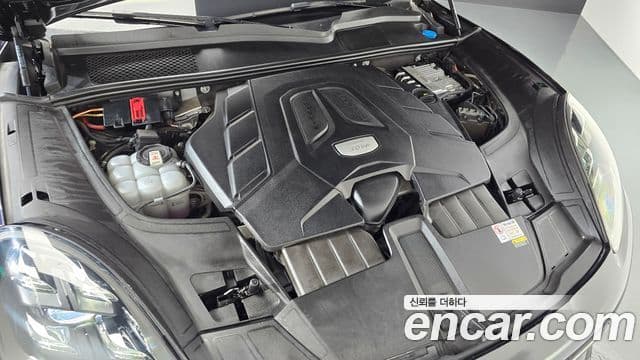 Porsche Cayenne 2023 — Photo 13/38