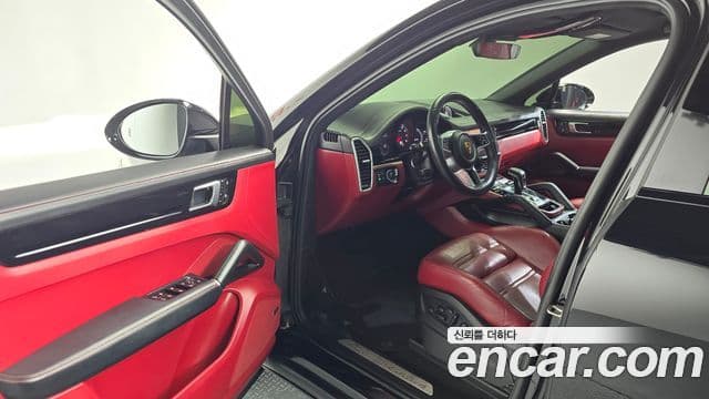 Porsche Cayenne 2023 — Photo 7/38