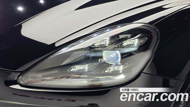 Porsche Cayenne 2023 — Photo 23/38