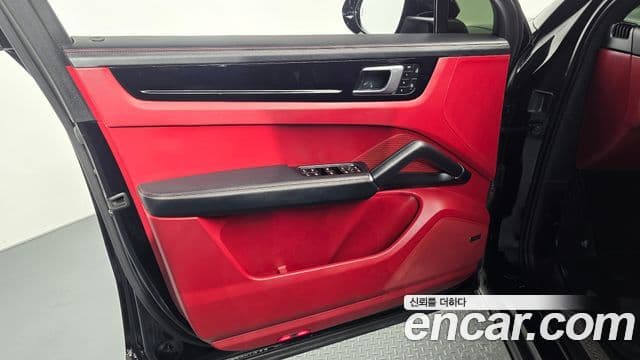 Porsche Cayenne 2023 — Photo 29/38