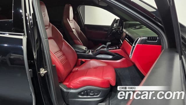 Porsche Cayenne 2023 — Photo 9/38