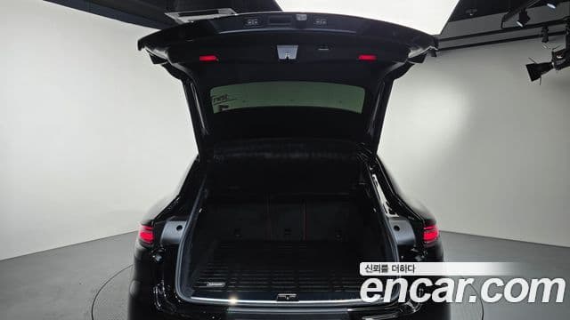 Porsche Cayenne 2023 — Photo 1/38